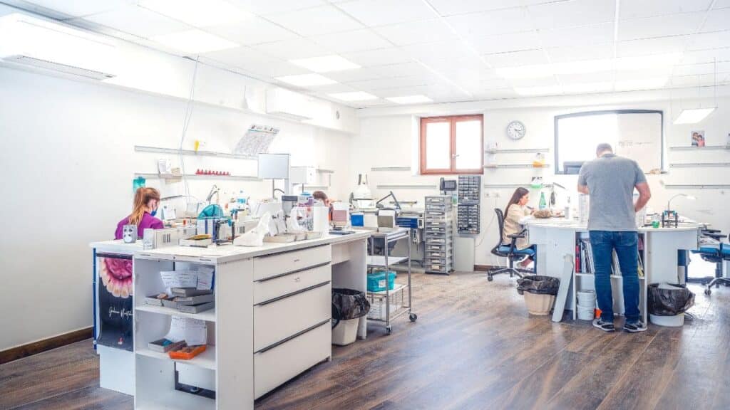 laboratoire prothésiste dentaire nîmes